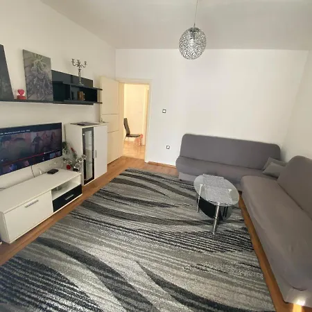 Apartment Stipe *